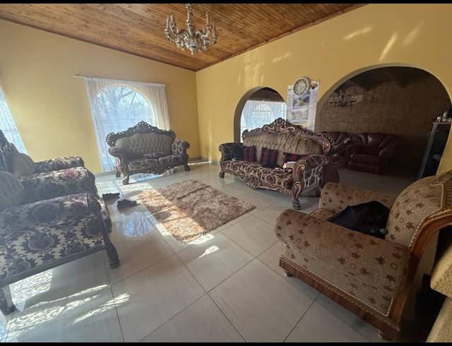 4 BEDROOM HOUSE FOR SALE IN VANDERBIJLPARK SE 7